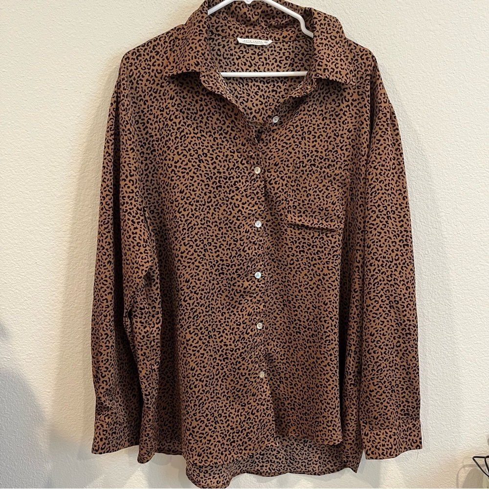 12Th Tribe size Medium Large brown and black leopard print t shirt